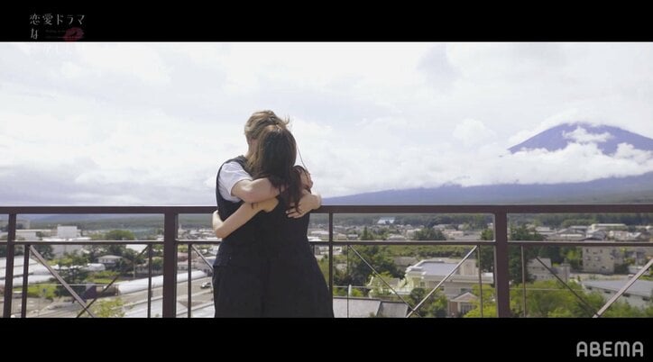 何度も重ねる本気のキス 才川コージ＆新田さちかがカップル成立で渡辺直美ら大興奮「大好きなんだね」『ドラ恋』最終回