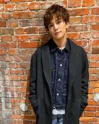 「ウルトラカッコ可愛い」「ラフなカッコも好き」岩田剛典のカジュアルなオフショットに称賛の声