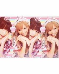 若槻千夏「まつ毛がトゲみたい」東原亜希と撮った”12年前”のプリクラを公開し話題に