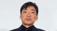 香川照之(58) 茶髪＆ロン毛で我が子と昆虫パークへ「自然体でステキです」「なんかワイルド」