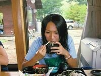 丸山桂里奈、現役時代の細眉ショットを公開 ファンから「黒髪が新鮮で可愛い」の声