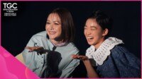 村重杏奈&村山輝星が仲良く手を繋いでステージに登場