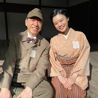 「2人の笑顔が眩しい」杉咲花、『おちょやん』で共演の板尾創路との2ショットを公開し、反響続々