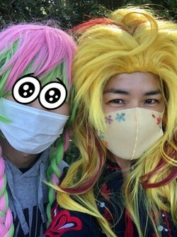 女優・奥山佳恵が「鬼滅の刃」煉獄杏寿郎のウィッグを装着 「親子で異なる性。笑」のコスプレ披露