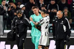 息苦しさを訴えて途中交代…GKシュチェスニー、自身の体調に言及「ちょっと不安はあるけど元気だ」