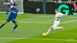 GK膝から崩れ落ちた“不運すぎる失点” 鋭いクロスがDFの背中に当たってゴール「これは可哀想」守護神に同情も