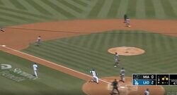 もうワケわからん！ 大谷翔平の足で“まさかの光景”「なんで？」「速すぎw」相手野手が呆然… とんでもないスピードで“爆速生還”