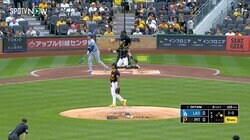 「アイアイアイ！」→「あいてて…」どうした、大谷翔平！？　自打球に声で強弱…絶叫“珍”リアクションの瞬間