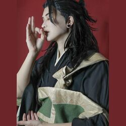 「完璧な夏油さん」「横顔優勝すぎ」コスプレイヤー・ZUMIの「呪術廻戦」夏油傑コスにファン大興奮