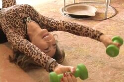 「永遠にキレイでいたい」20年間体型をキープするマダム信子（73）、毎朝のルーティンに衝撃 