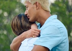 「忘れられない女」憧れの美人タレントと一夜を共にしたイケメン店長がゾッコンに「かわいすぎる」
