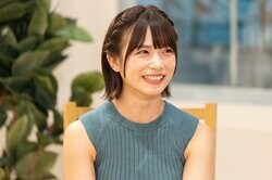 ホットパンツで美脚あらわ！ Cカップグラドルが合コンで男性陣をメロメロに