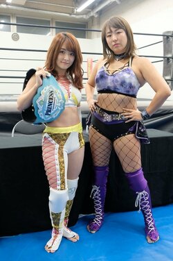 「運命の再会」万喜なつみとまなせゆうな、タイトルマッチは舌戦からヒートアップ