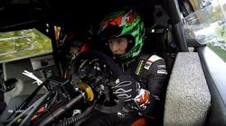 世界ラリー、GRヤリスが“体当たり走法”→障害物を動かして5秒ペナも「小さな瞬間」 トヨタ36歳“動じない”猛アタックが話題