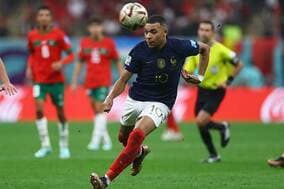 【W杯】まるでキャプテン翼？　仏代表ムバッペを徹底マーク“究極の包囲網”に驚き「天才を止めるにはこれしかない」