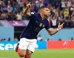 「スプリント人間離れしすぎ」鮮やかなカウンターが炸裂！仏代表エムバペの先制弾にファン興奮「1.5倍速してるように見える」【W杯】