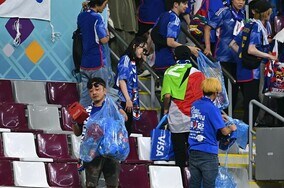 「ドイツに勝ったとはいえ、伝統を忘れない」カタールメディアが日本人サポの“ゴミ拾い”を称賛！ 現地民は感嘆「涙が出る」【W杯】