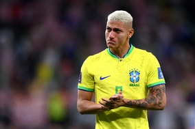 ロナウドとネイマールに挟まれたリシャルリソン！ カタール大会後に背中に入れた最新タトゥーに賛否「ジョークにしてもひどい」【W杯】