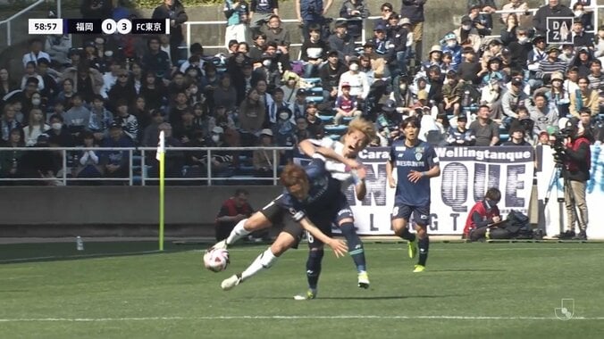 【映像】松木玖生、振り向きざまに強烈なショルダータックルを受けた瞬間