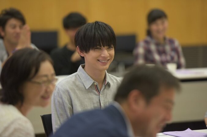 吉沢亮がリラックスした表情で笑う『あのコの、トリコ。』オフショット＆メイキングカット一挙解禁 4枚目