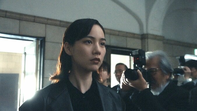 のん、藤木直人と共演 因縁相手に復讐する“共犯者”に「佇まいや表現、仕草に色気があって痺れた」 4枚目