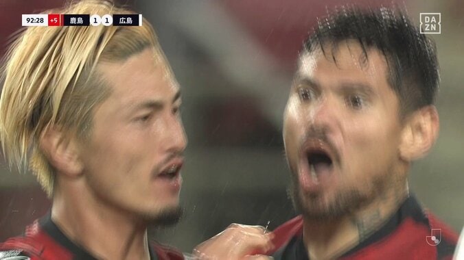 嘘だろ？鈴木優磨、チームメイトの“煽り”を制止「自分は煽るくせに」「その役回りもできるの？」紳士的振る舞いがSNSで話題「マジで憎めない」 4枚目