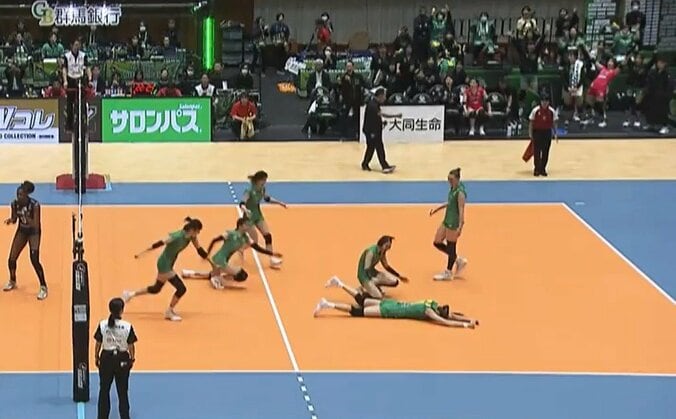 折り重なるように