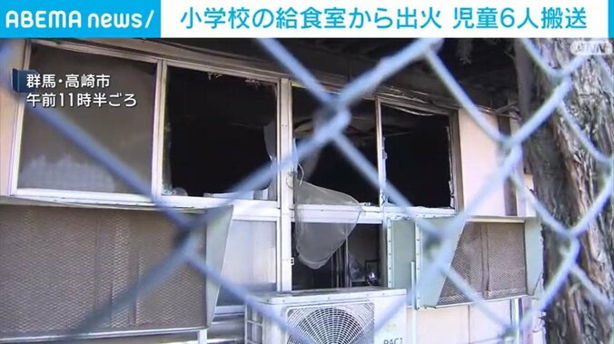 割れた窓ガラス