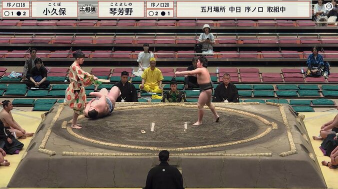 中日最初の取組で“92キロ差”衝撃決着 巨漢がすっ飛んでいく驚きの光景「いきなりスゴイ」「最初から見れたの初めてかも」 5枚目