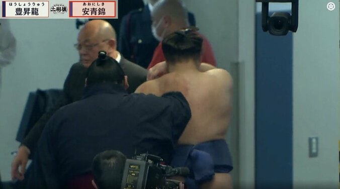 歓喜の安青錦と付け人