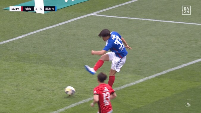 「小学生だとあるけど…」大学生Ｊリーガーの“衝撃キックミス失点”に騒然！「トラウマ級」「諏訪間は強くなろ」「スローインも厳しかった」横浜FMは最下位転落 5枚目