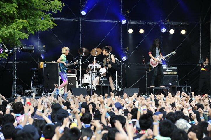 ゲスの極み乙女。、サカナ、THE BAWDIESらにオーディエンス歓喜 ライブ写真とセットリストを公開【メトロック2016 東京開催day1】