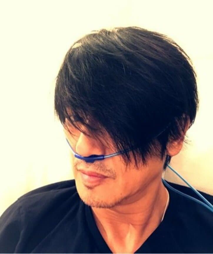 高橋克典　伸び過ぎた髪を下ろした姿公開「ブラックジャックみたい」「長い髪も大好きです」の声
