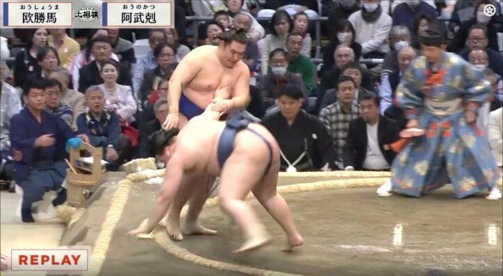 土俵際での攻防