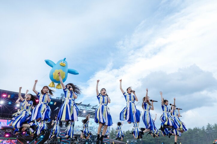 【W-KEYAKI FES. 2021 Day2】日向坂46、青空の下で“欅の聖地公演”全15曲を熱演! おひさまにパワーをもらい「たくさんの愛を感じることができた」