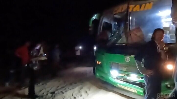 ひろゆき、アフリカ横断の最中に緊急検査…乗車したバスが衝突事故