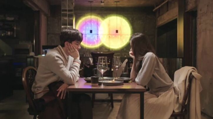 タレ目美女、本命とのデートでは態度が真逆に！顔を赤らめ可愛さ全開、甘える雰囲気に