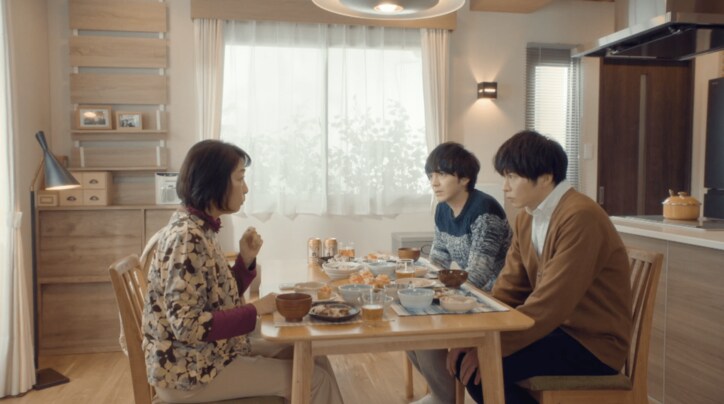 【写真・画像】井浦新&田中圭、衝撃のキスシーン！「」「」視聴者動揺『おっさんずラブ-リターンズ-』　1枚目