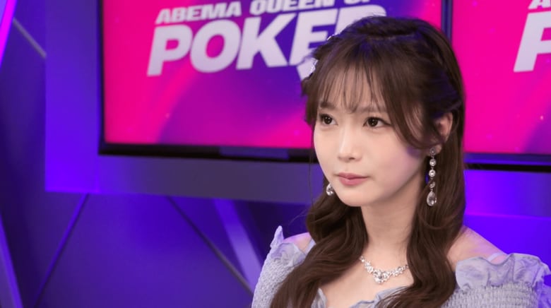 「可愛すぎでしょ」元“闇アイドル”の美女プロ雀士、ポーカー女子最強決戦でみせた妖艶ドレス姿にファンメロメロ