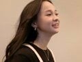 スタイル抜群の18歳バイリンガル美女、床を這いつくばり…長い脚を生かした挑発的なパフォーマンスに衝撃