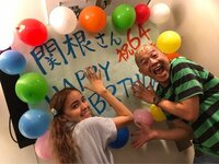 関根勤の64歳の誕生日会を開催 ウド鈴木ら『カンコンキンシアター』メンバー集結