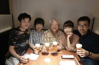 イギリスから長男、シンガポールから次男帰国 あいのり・桃、国際色豊かな家族ショットを公開