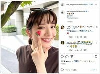 永野芽郁のほっぺにスイカシールを付けたお茶目ショットにファン悶絶「やることかわいすぎ」「透明感ありすぎる」