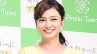 平愛梨 息子達とお揃いコーデでの3ショットを公開 可愛い パパにそっくり の声 話題 Abema Times