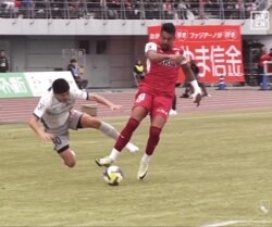 SNS騒然！ 話題の超巨漢FWルカオ、“ゴリゴリ突破”が衝撃映像級「はぇぇw」「高速重戦車だ」「生物的に強い」50m爆走→敵を吹っ飛ばした一部始終