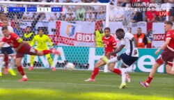 「マジかよ！」イングランドは連携不全でも“強烈な個”でこじ開ける！ カットインから敵３人に塞がれても「サカ砲」をぶち込んだ瞬間「スーパーだ」「えっぐ」