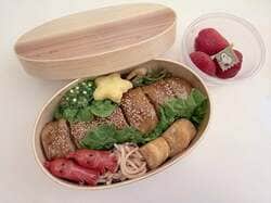辻希美、気合を入れて月曜の朝に作った弁当「肉巻きおにぎりをドーン!!」