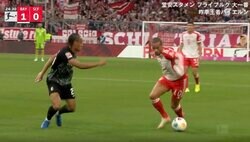 メッシ級の超絶テクニック！ 3人ががりで囲んでも突破→DF陣を崩壊させて一瞬でゴール バイエルンの10番・ザネの“鬼緩急ドリブル”がエグすぎる瞬間