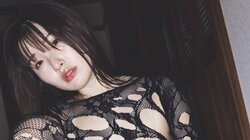 「すんごい衣装をたくさん着ました」 “超絶グラマラスボディ”原つむぎが衝撃的なグラビア披露  『週プレ』登場