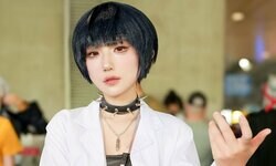 « La raison de ce cosplay ? "Parce que je l'adore !" » – Un cosplay de Tae Takemi de Persona 5 à la fois cool et magnifique !